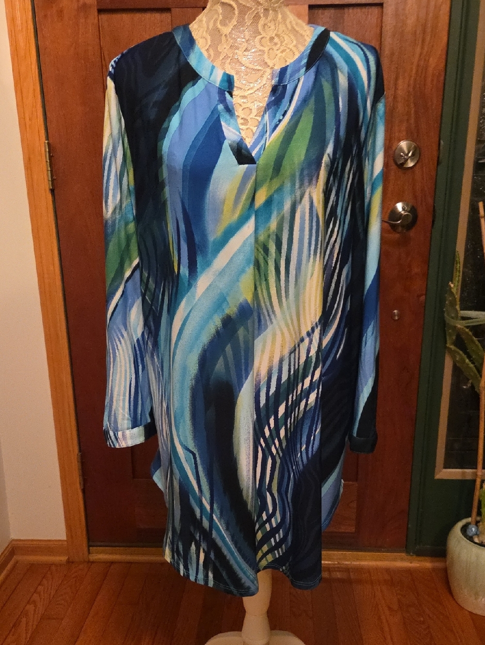 18/20W Cato Blue and Green Abstract Long Sleeve Tunic